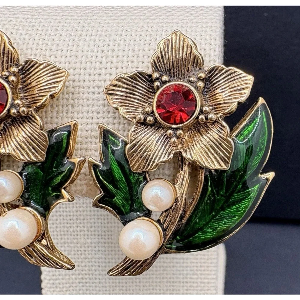 VTG Avon Christmas Holiday Poinsettia Brooch & Clip On Earrings Gold Silver Tone